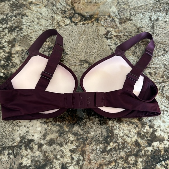 Victoria Secret wine push up bra, size 32B, worn once, seizing tag cut off. - Picture 2 of 4